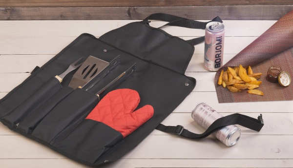 Фартук с приборами для барбекю "Шеф-повар", цвет черный интернет магазин karuselpodarkov.ru