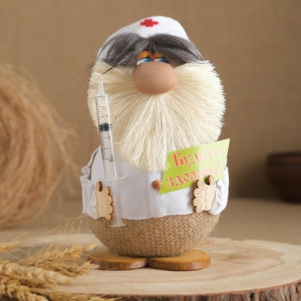 Оберег «Домовушка Доктор Пилюлькин», 21 см, микс интернет магазин karuselpodarkov.ru